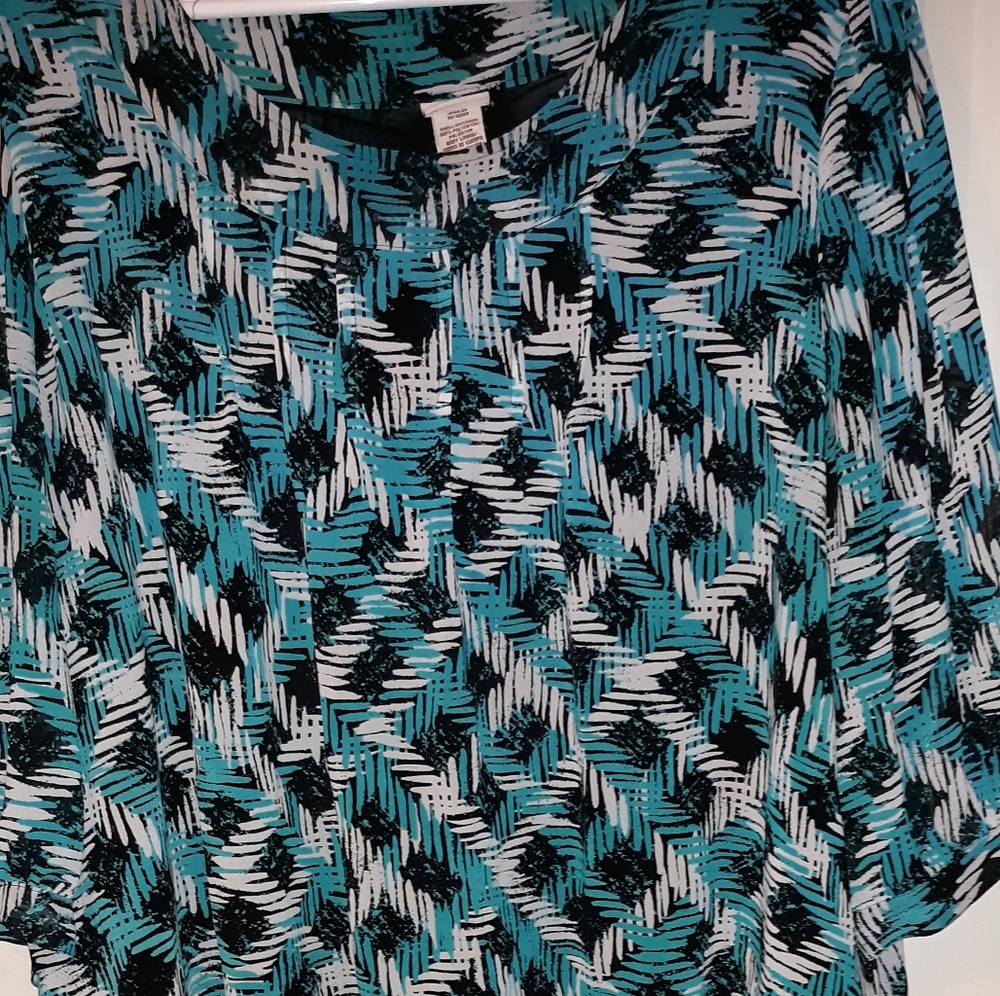 Covington woman size 20 - 22W nice blouse.
